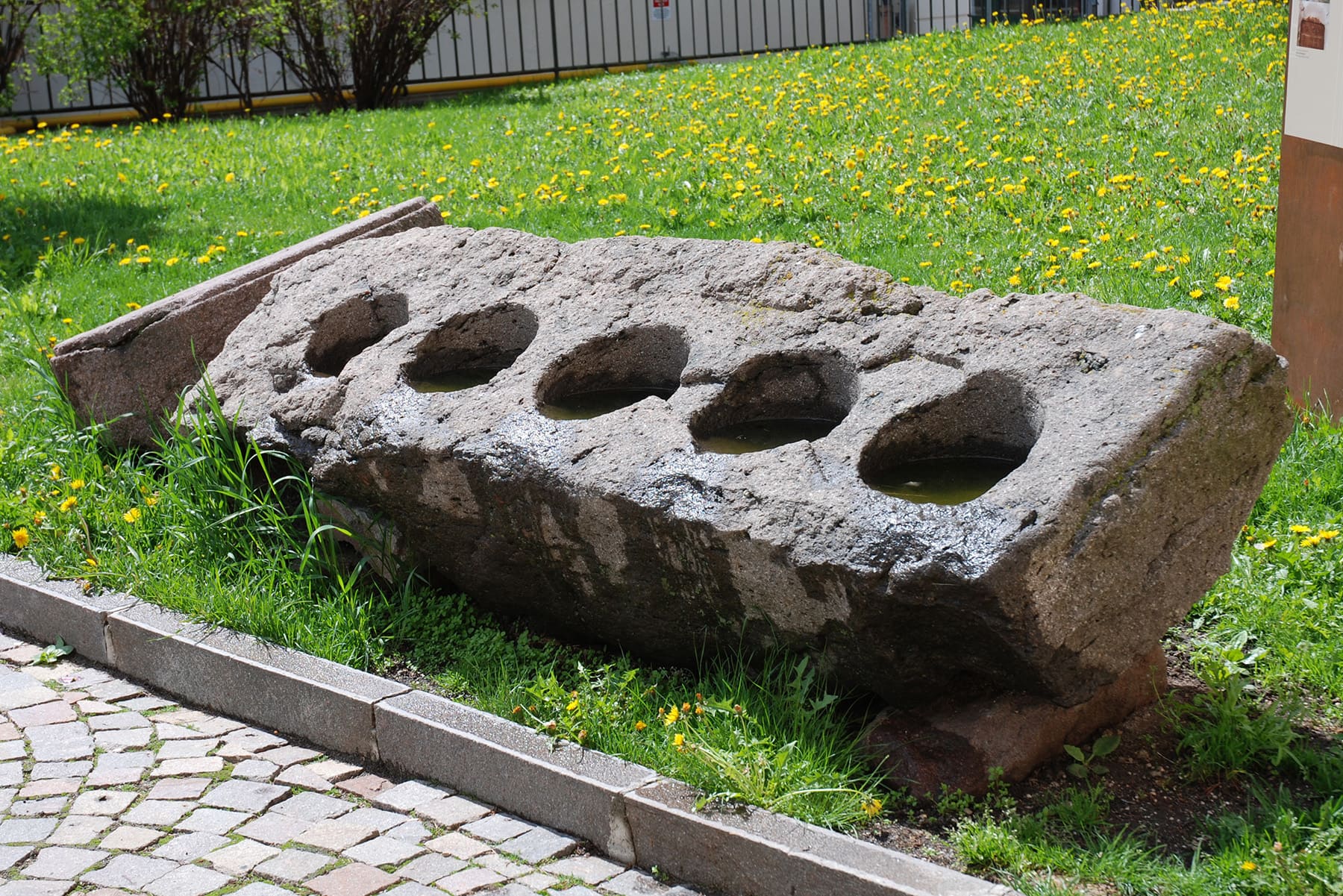 Trog zum Stampfen von Getreide
