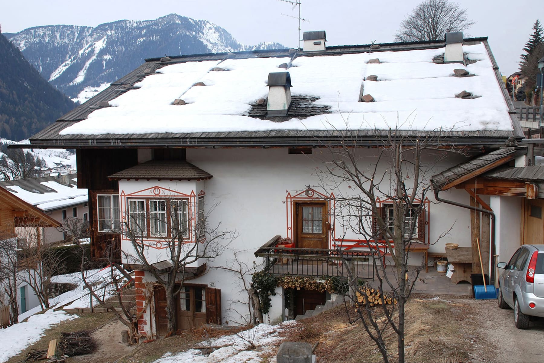 Einhof Doss dl Preve mit schindelgedecktem Satteldach, 2006. 
