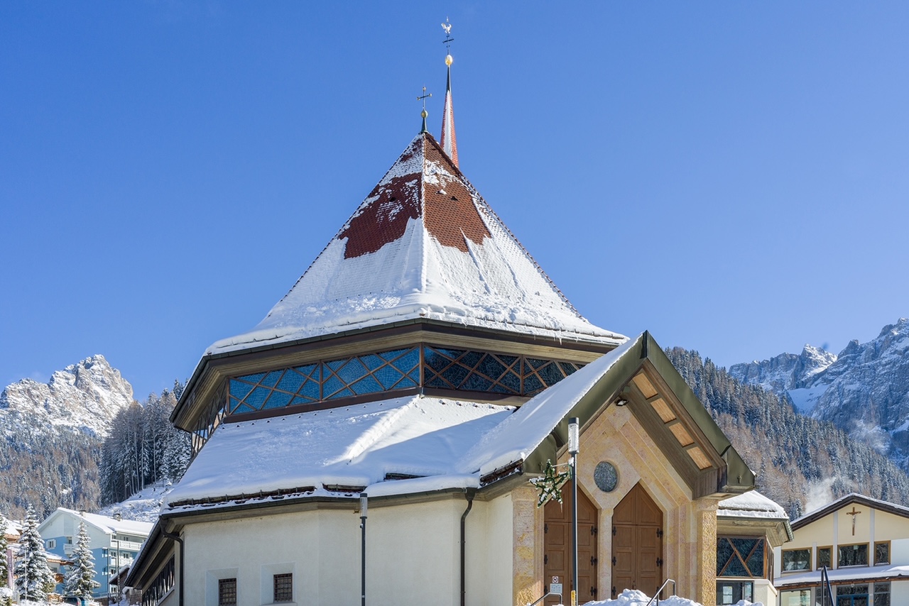 Besonders auffällig ist der der polygonale Chorschluss der Pfarrkirche Sankt Maria
