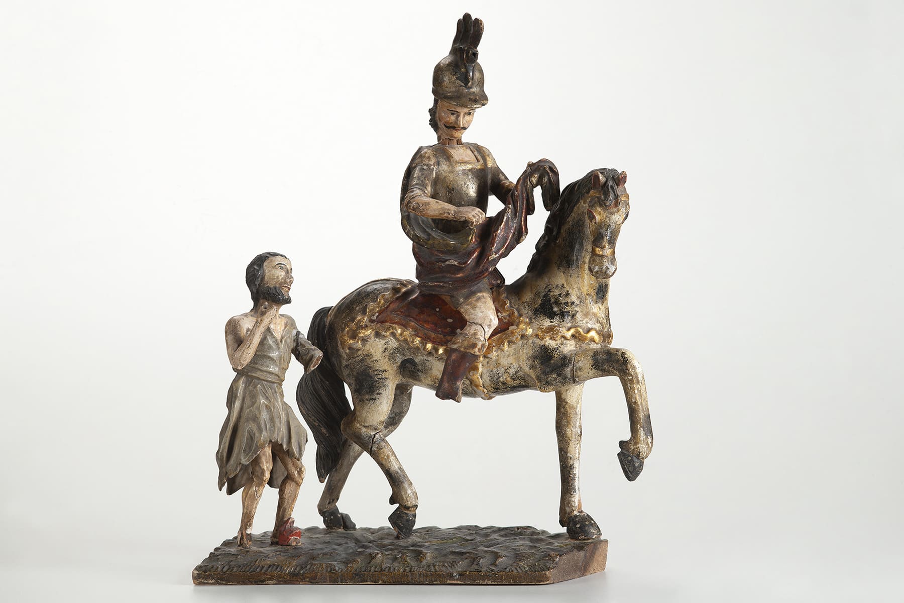 Geschnitzte und bemalte Figur des heiligen Martin zu Pferd mit Bettler