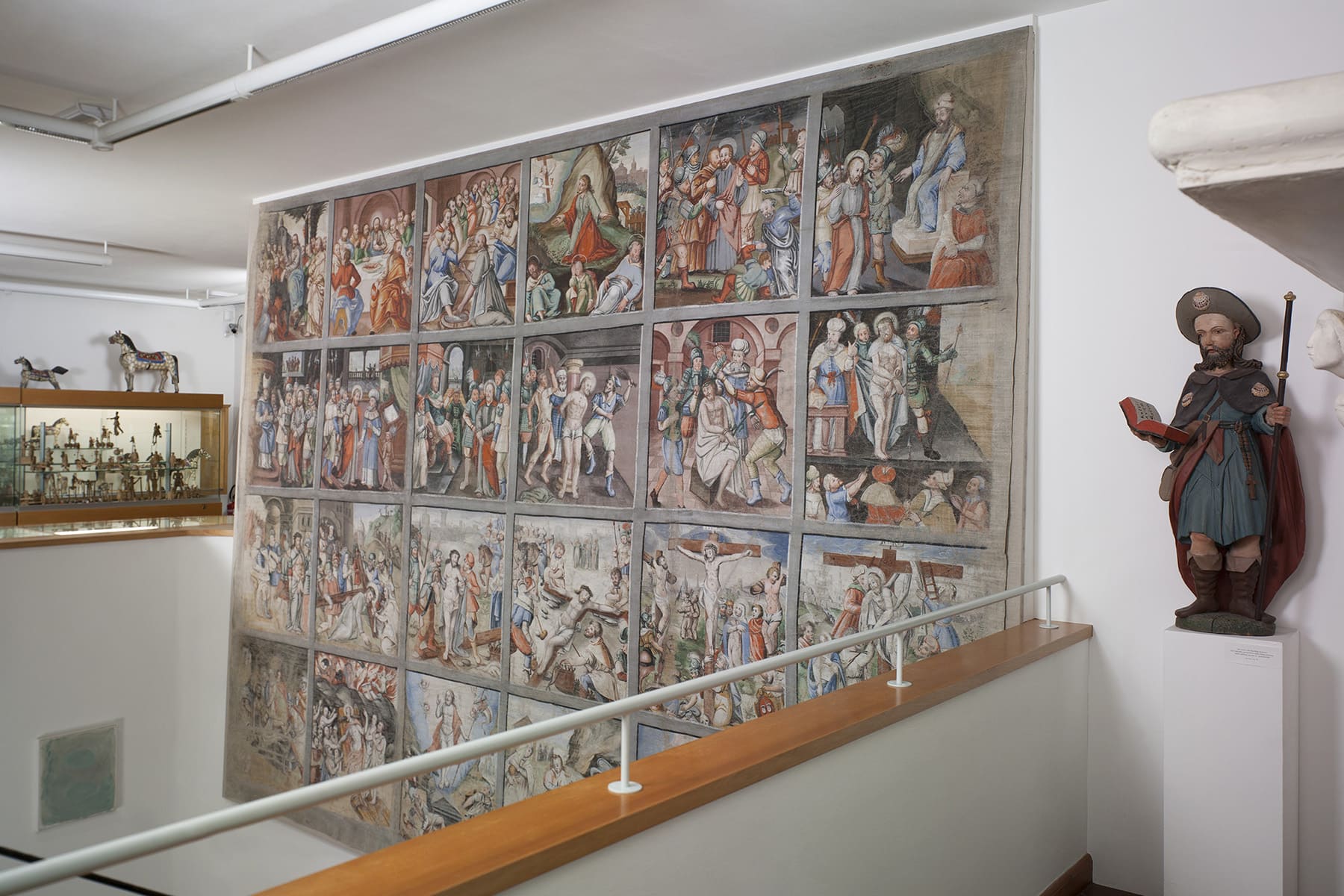 Präsentation des restaurierten originalen Fastentuchs von Sankt Jakob im Museum Gherdeina