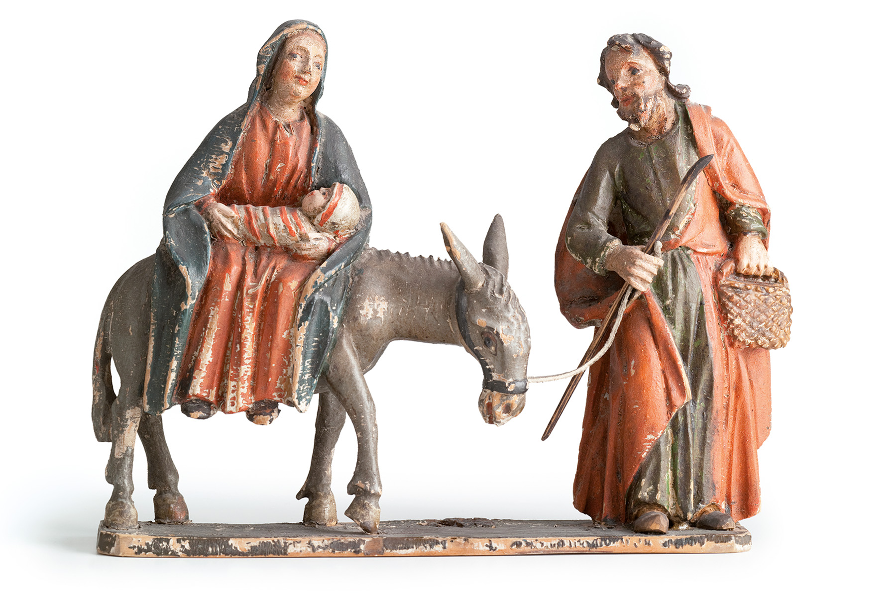 Geschnitzte Skulptur mit Josef, der den Esel führt, auf dem Maria mit dem Kind sitzt