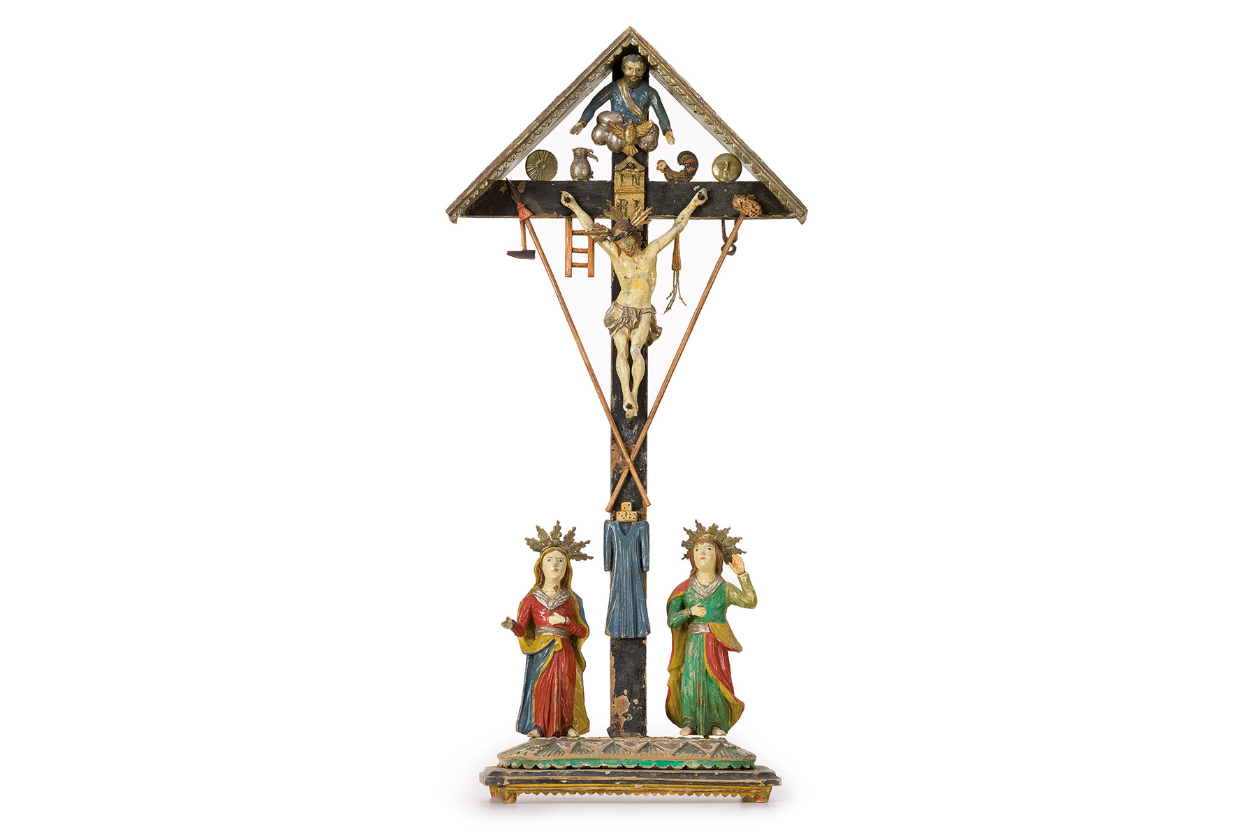 Kreuzigungsgruppe mit Arma Christi, den Leidenswerkzeugen Jesu, sowie Sonne und Mond