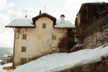 Cësanueva, Seitenansicht des Wohnhauses mit Stadel