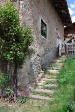 Einhof Col de Flam Dessot, Eingang an der ostseitigen Traufenseite