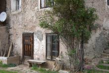 Einhof Col de Flam Dessot, Wohngebäude mit altem Rosenstock