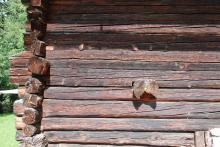 Fëur auf Furnes in Kantholzblockbau