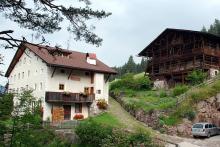 Wirtschaftsgebäude des Paarhofes Cudan