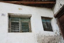 Das gemauerte Untergeschoss des Bauerhauses Paratoni zeigt Spuren der Zeit.