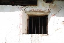 Vergittertes Hausfenster am Paarhof Ciablon