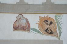 An der Hauswand des Barockbaus Col dala Pelda ist das Wappen der Wolkensteiner und  Marien-Fresko angebracht.
