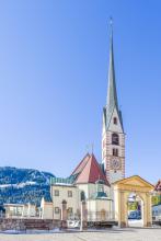 Pfarrkirche von Sankt Christina und Friedhof