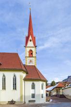 Ansicht der Sakristei mit altem Kirchturm