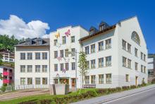 Das 1999 neu errichtete Schulgebäude des Kunstgymnasiums Cademia