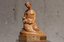 Maria mit Kind, entstanden um 1925 unter der Leitung von Balsamo Stella, Direktor der Kunstschulen von Sankt Ulrich und Wolkenstein